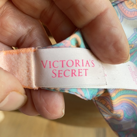 Victoria Secret push up bra 34B - Picture 3 of 4